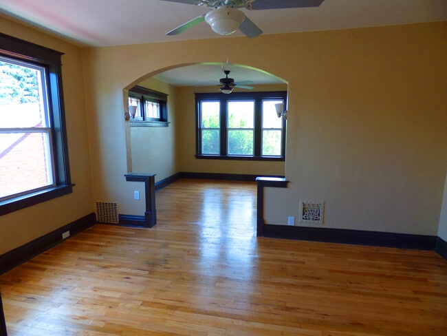 Building Photo - 3935 Michigan Ave Unit 1N