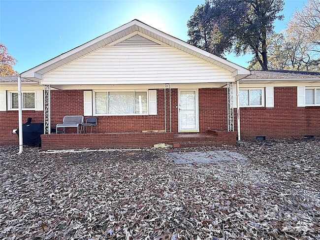 Photo - 664 Denning Pl