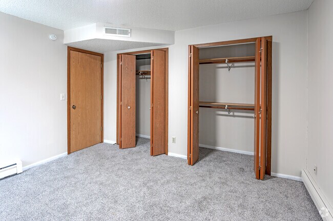 2BR, 1BA - 1000 SF