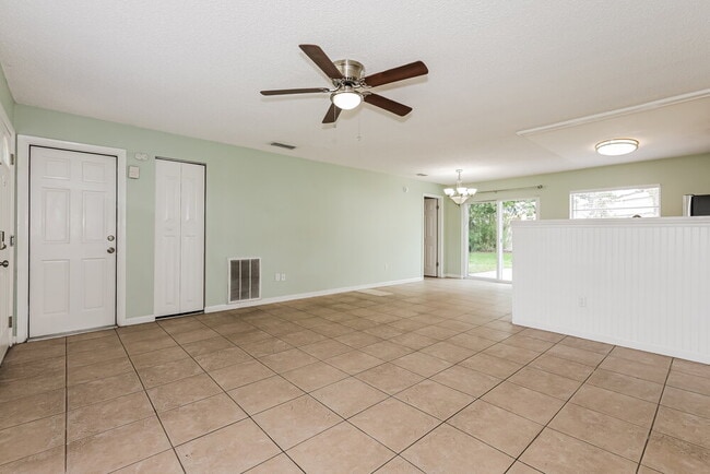 Photo - 1070 Bridlewood Way