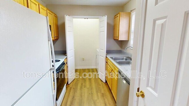 Photo - 604 Carlyle Way