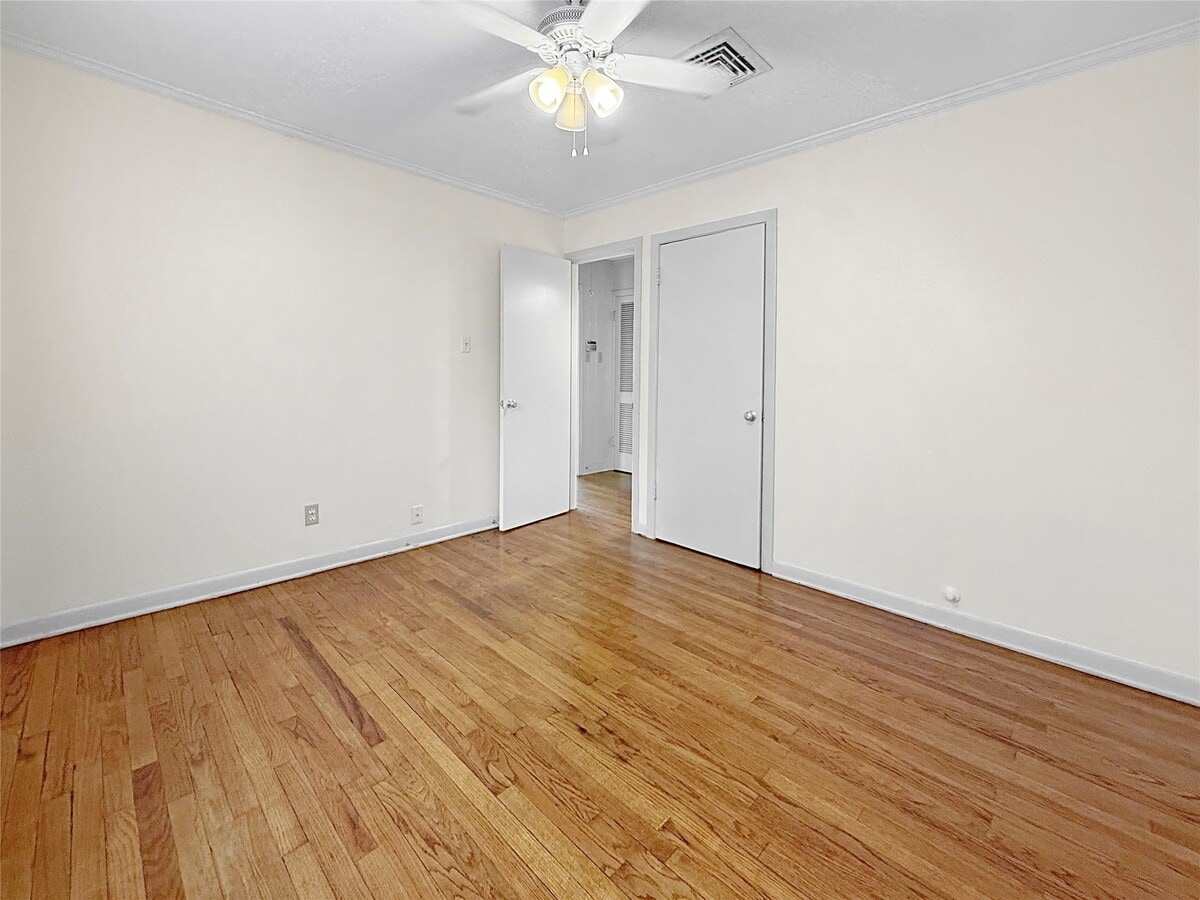 Photo - 914 1/2 W 21st St