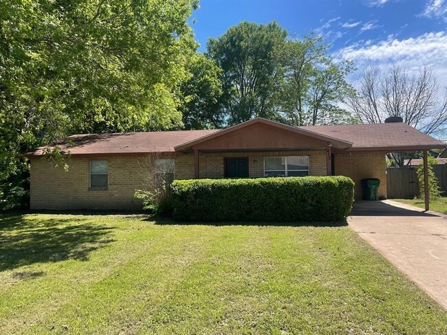 Building Photo - 413 Magnolia St