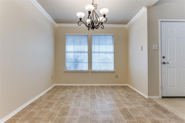 Photo - 404 Oxford Dr