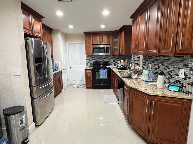 Photo - 7501 Johnson St