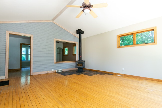 Photo - 107 Riverside Dr