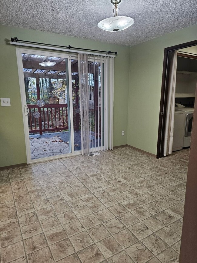 Photo - 3 Bedroom 1.5 Bathroom Single Family Home in Redmond!