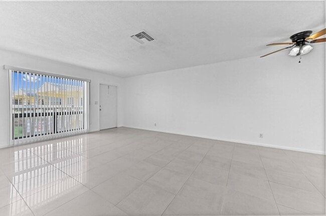 Photo - 2755 NE 28th Ave Unit F1