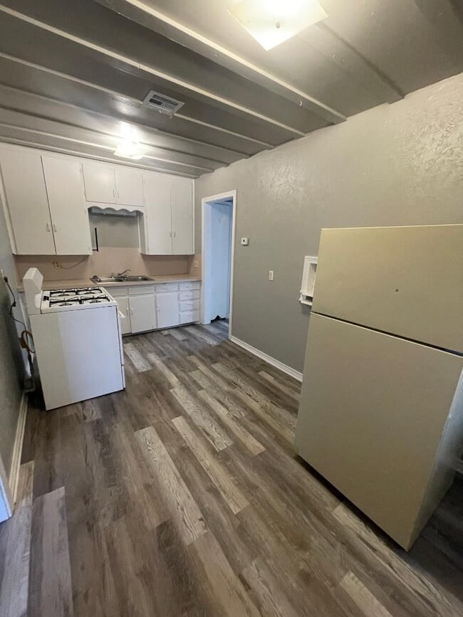 Photo - 1 Bedroom 1 Bathroom Duplex For Lease Now!