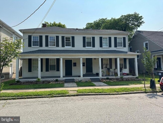 Photo - 1605 Charles St House