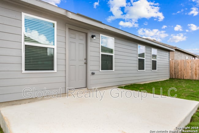 Photo - 108 Fabarm Ln