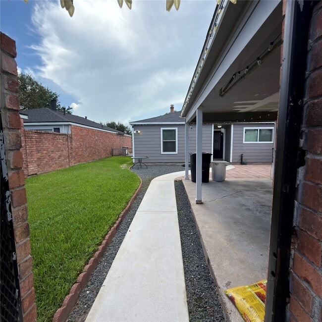 13131 Newbrook Dr