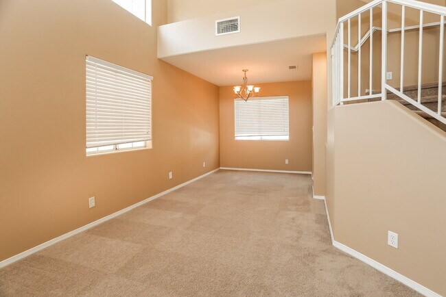 Photo - 7525 Wandering St