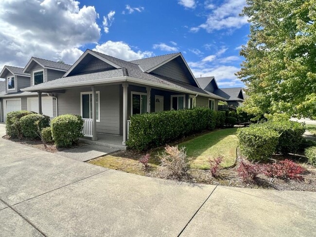 Building Photo - 1268 SW Sun Glo Dr