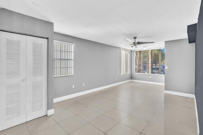 Building Photo - 2803 N Oakland Forest Dr Rental
