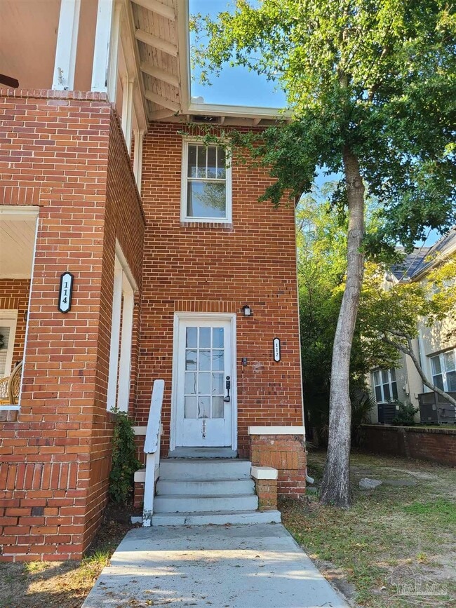 Building Photo - 112 W La Rua St Rental