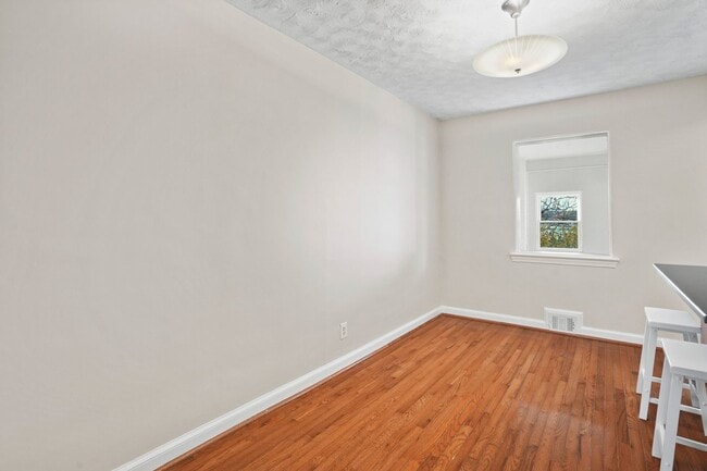 Photo - Brentwood Beauty