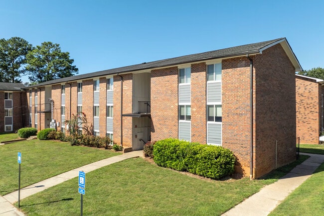 Apartment Building - Country Oaks Rental
