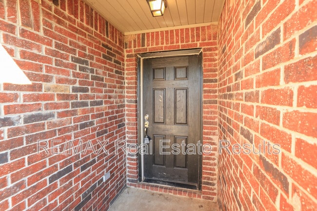 Photo - 1592 Hutchinson St