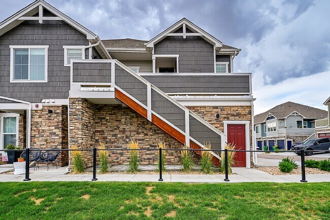 Building Photo - $2,250 - 2 Bed,1 Bath, Updated townhome in... Unit #E