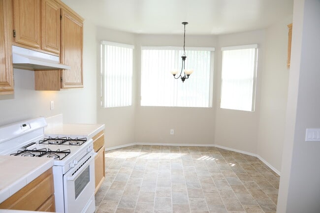 Photo - 45713 Coventry St