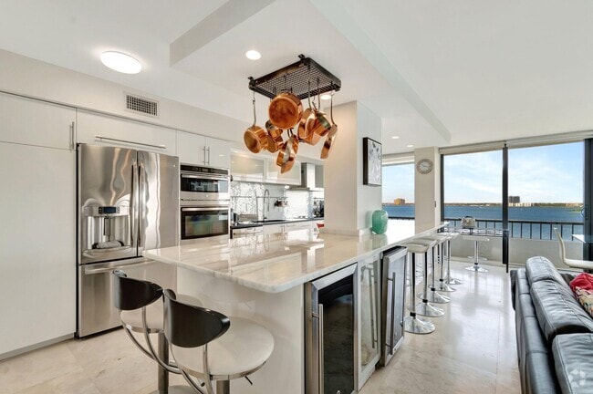 Building Photo - 5550 N Ocean Dr Unit 10 - D Rental