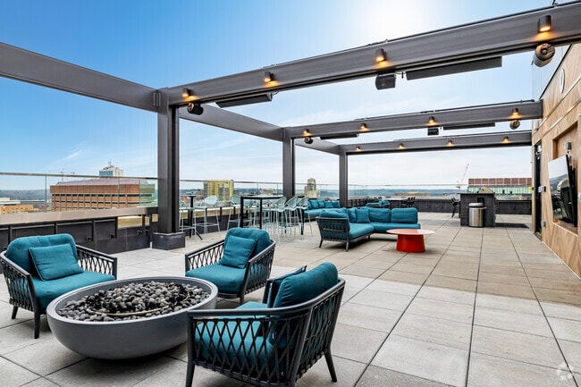 Rooftop Lounge - Vic Village South