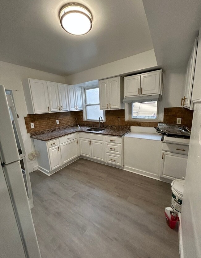 Photo - 148 Delavan Ave Unidad first floor