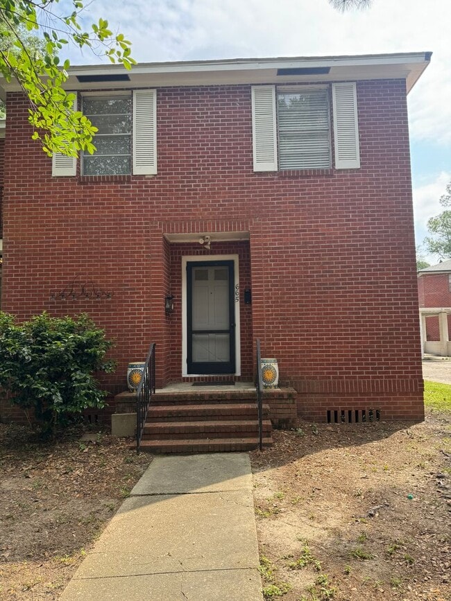 Available Now! The Villa Condo 3 BR Must See - Available Now! The Villa Condo 3 BR Must See
