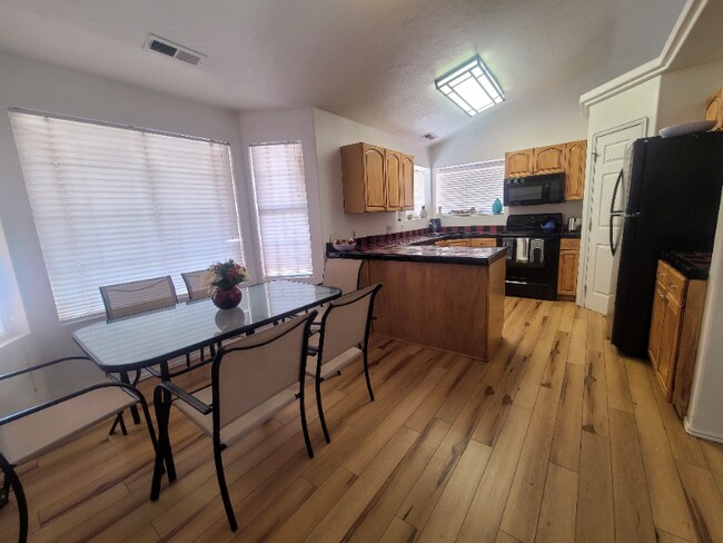 Photo - 991 N 2100 W