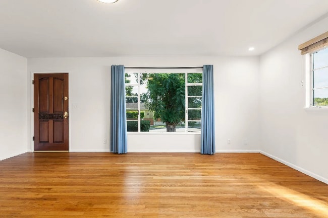 Photo - 5651 N Bryn Mawr St