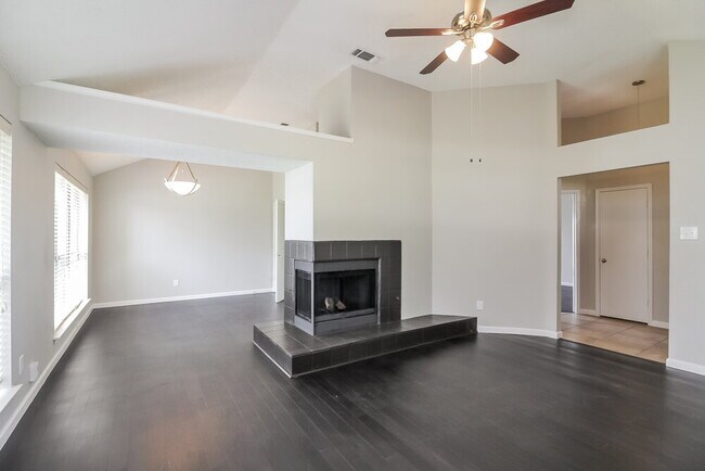 Photo - 936 Manor Dr