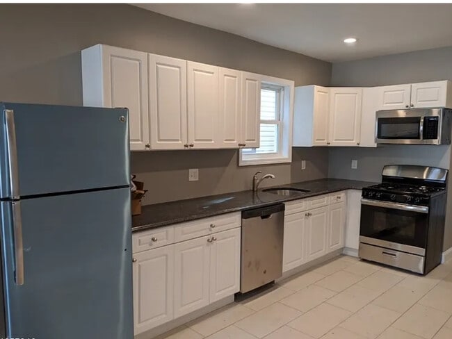 Kitchen - 15 Olive St Unit 1 B