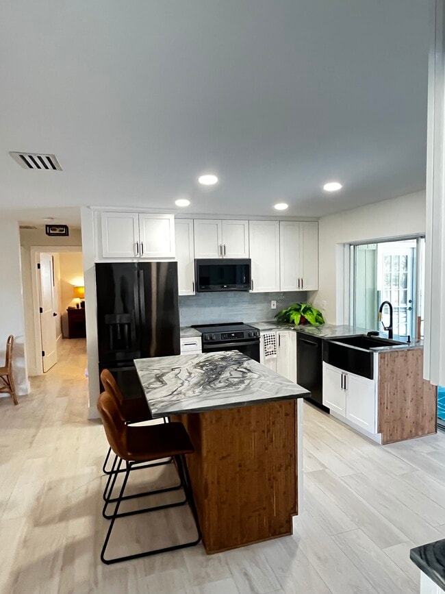 Photo - 27251 Patrick St