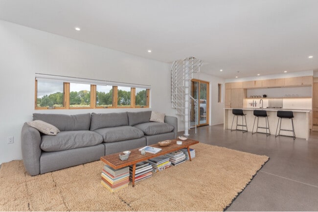 Building Photo - 1276 Sycamore Rd