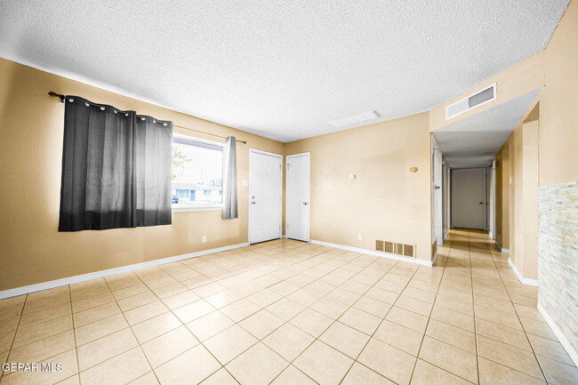 Photo - 5656 Kensington Cir