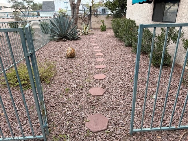 Photo - 2140 Pinetop Ln Unidad 101