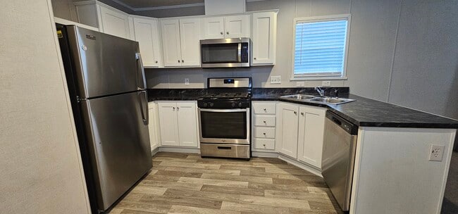 Building Photo - 154 Birch Ct