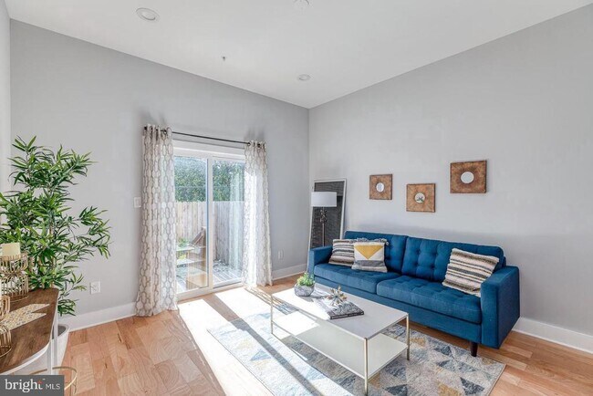 Photo - 2636 Latona St