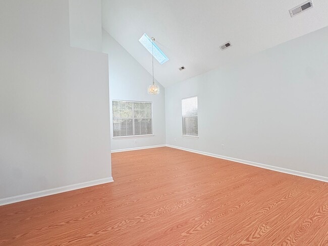 Photo - 110 Amelia Ct