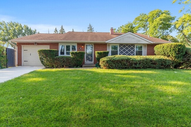 Building Photo - 697 Hickory Dr