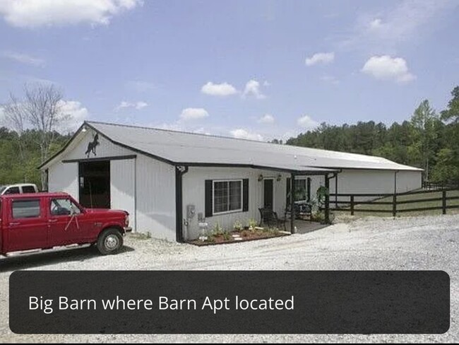 Barn where apartment is located - 3250 E Baggett Rd Unidad Barn apartment