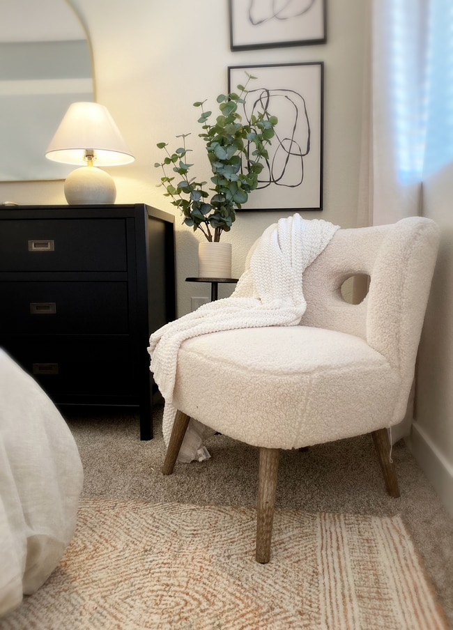 Living Room | Fountains at Emerald Park Apartments | Apartments in Dublin, CA