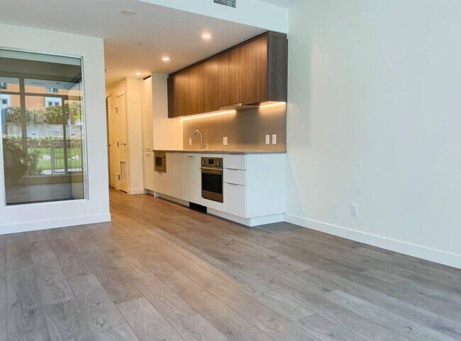 13318-13104 104 Ave