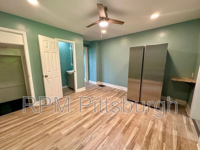 Photo - 929 Clarissa St