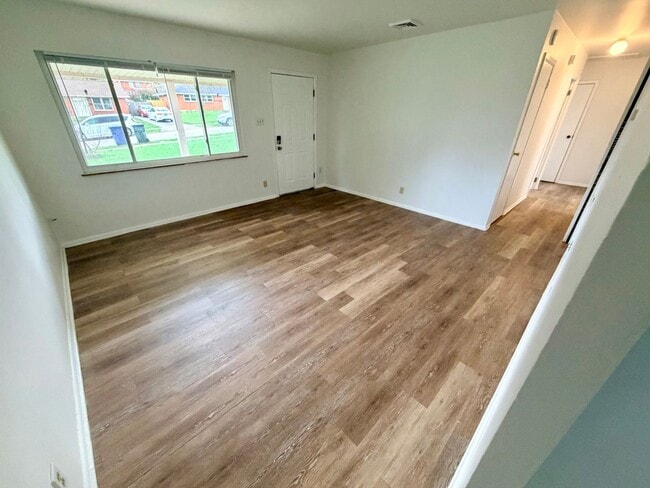 Photo - 204 Mandalay Rd