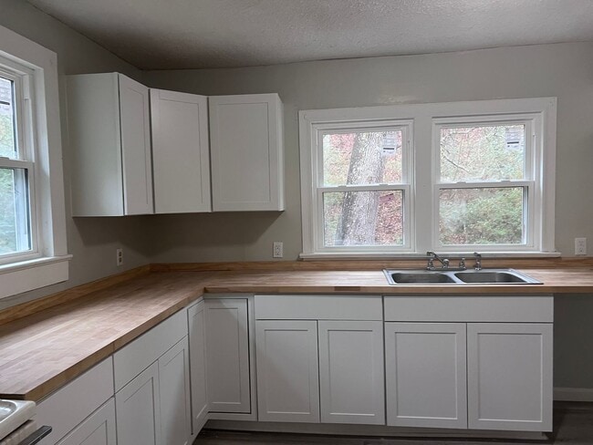 Photo - Spacious 3 Bedroom House in Rossville