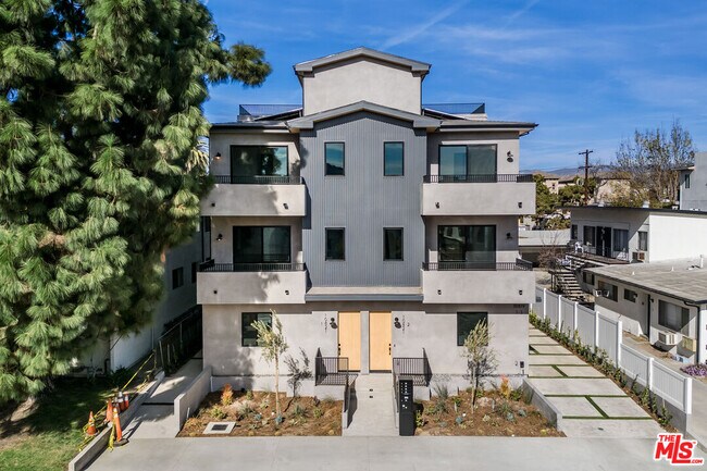 Building Photo - 10823 Morrison St