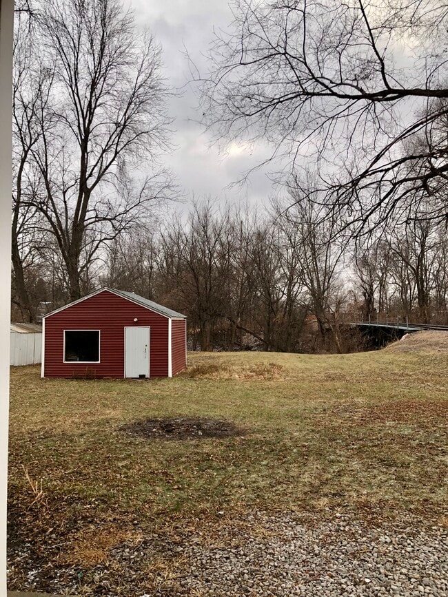 Photo - 722 6th Ave W