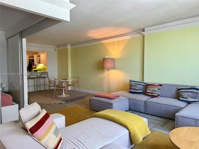 Building Photo - 2301 Collins Ave Unit 614